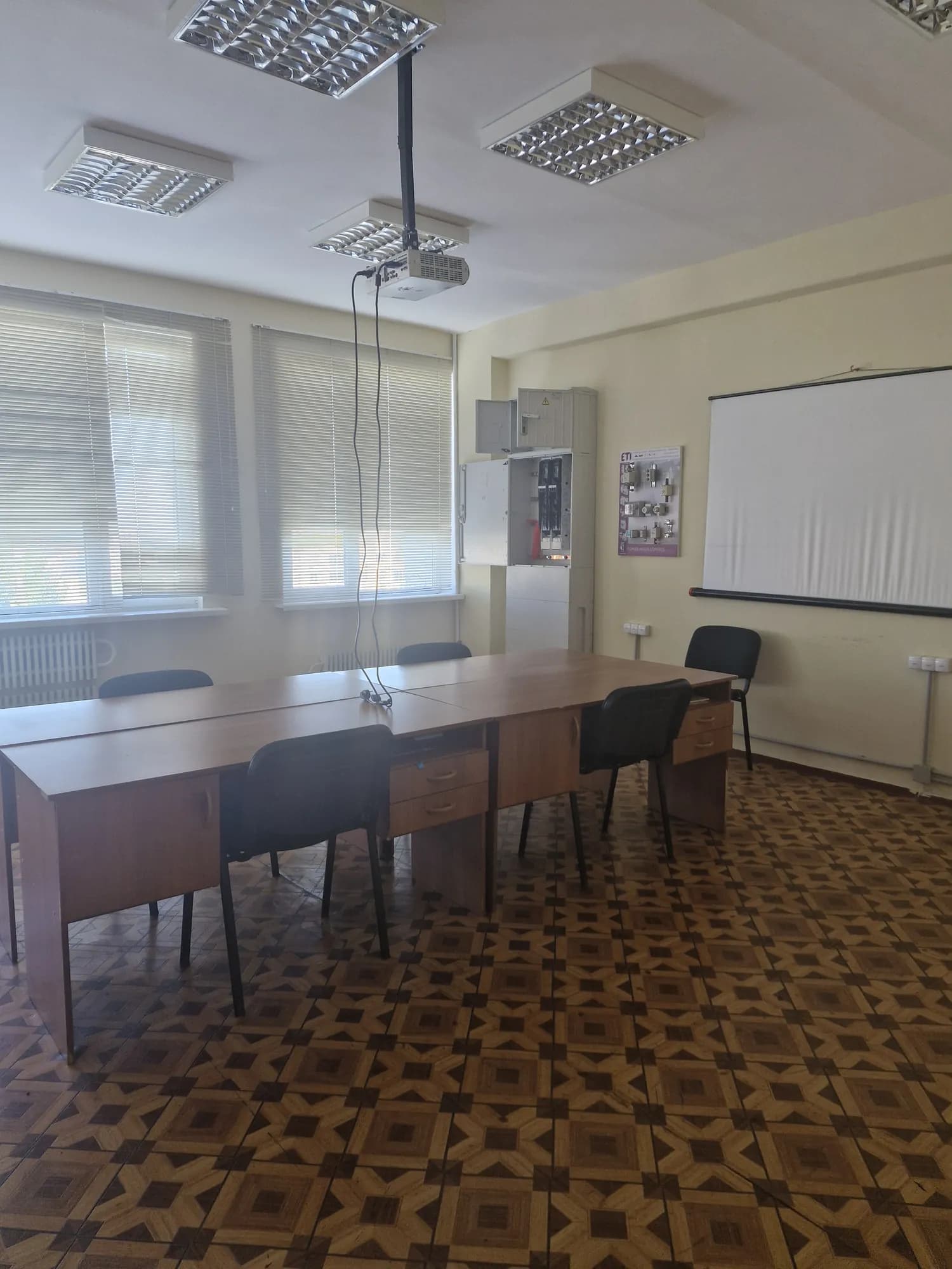 Лабораторія інноваційних систем електрозабезпечення ETI ТОВ «ЕТІ Україна» G3) Електрична інженерія