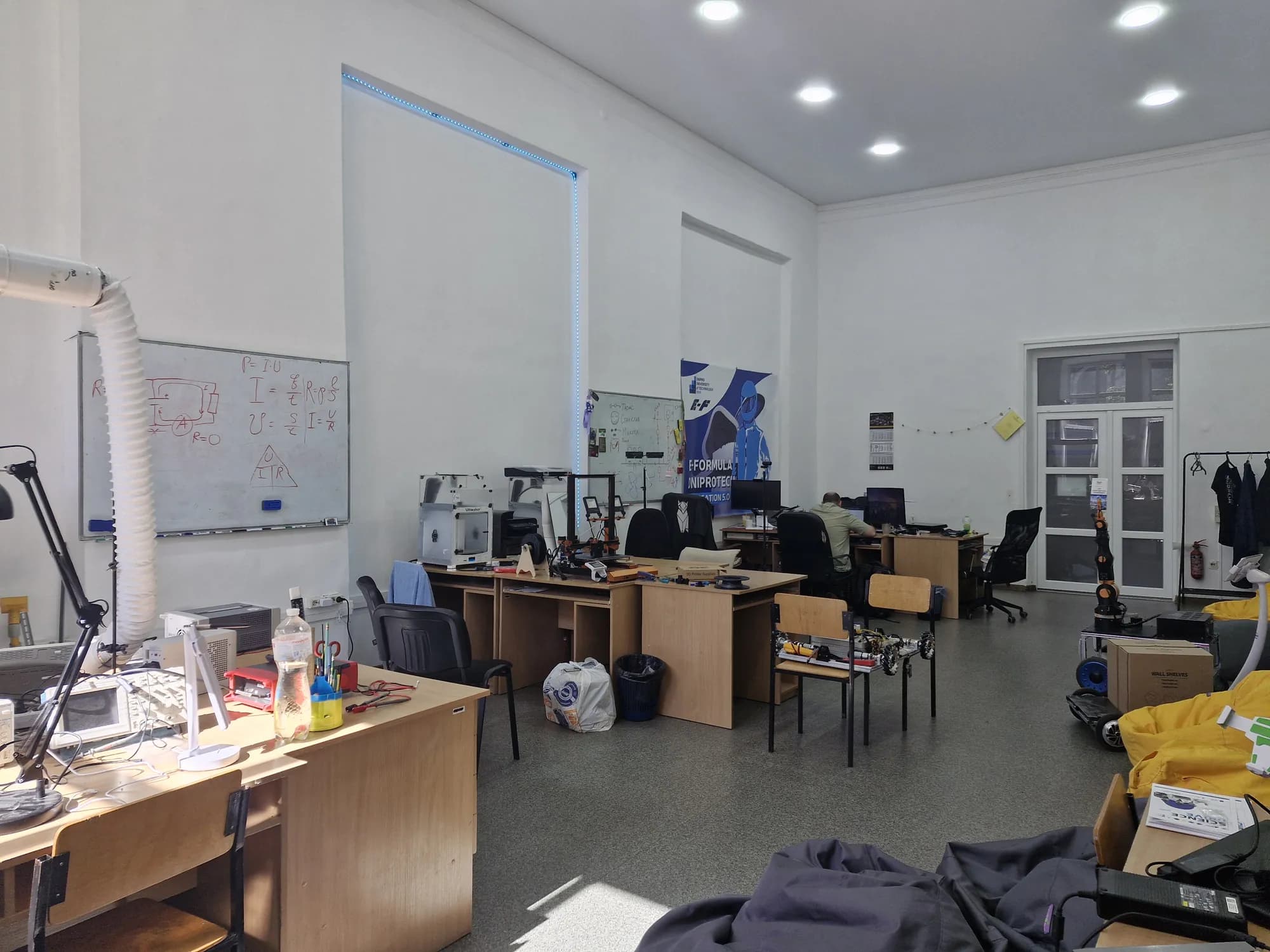 Лабораторія електроніки Дніпровської політехніки та компанії Canyon Development