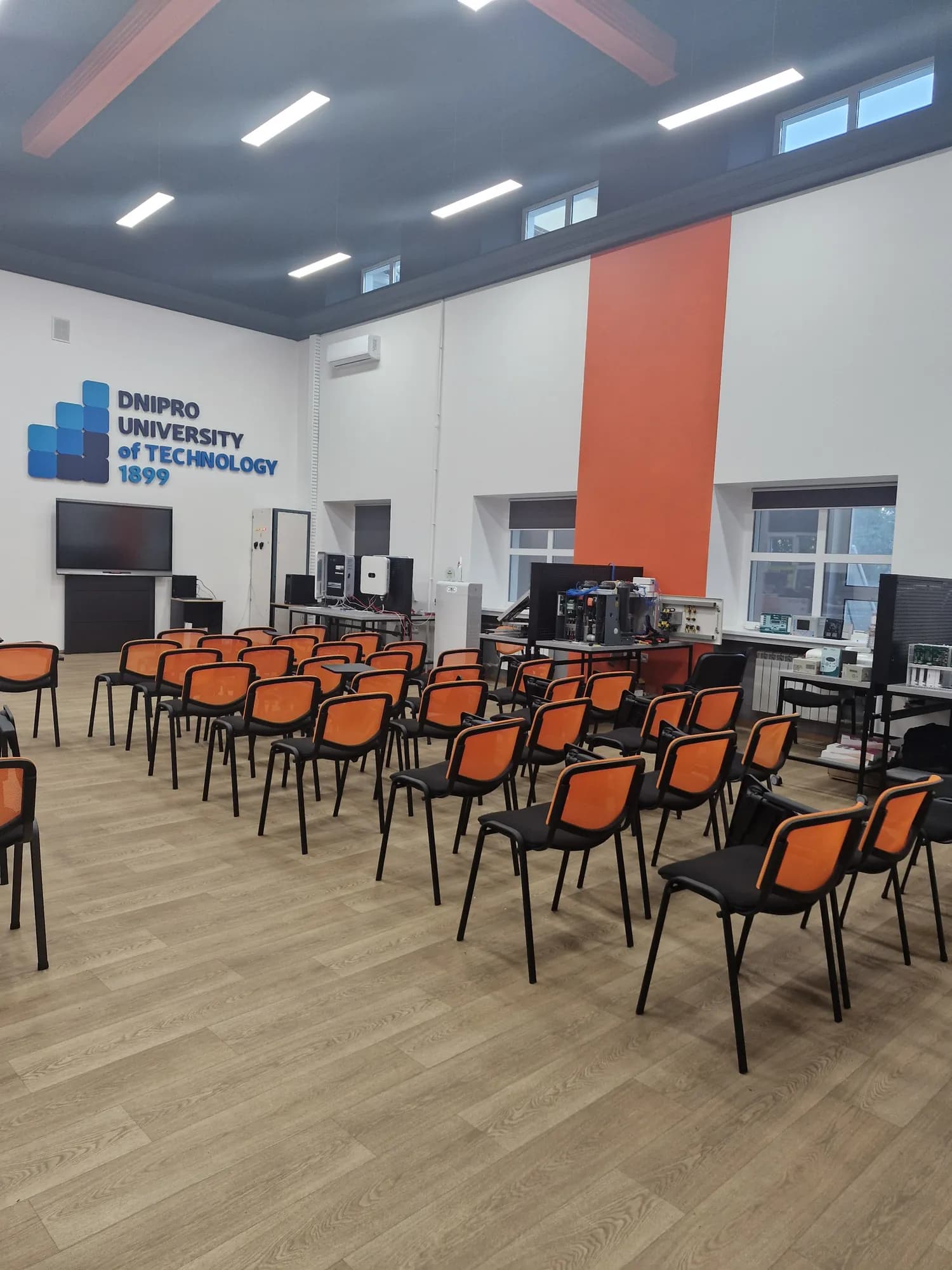 Інноваційна R&D платформа EDS